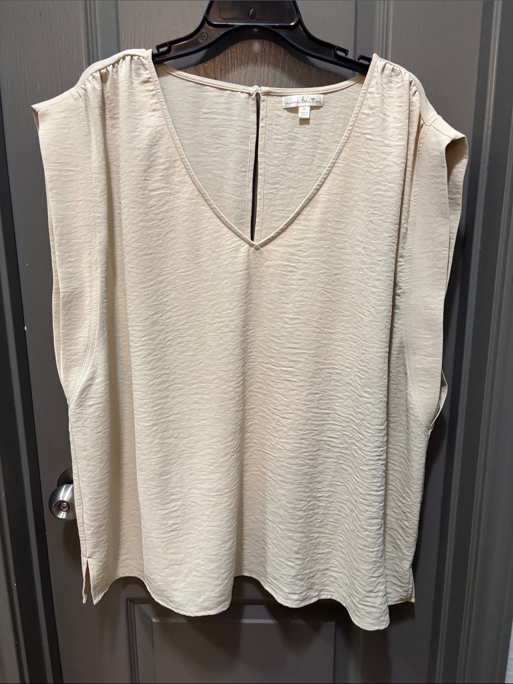 nine britton Cream V-Neck Cap Sleeve Blouse